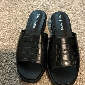 Dirty laundry slip on sz 7 black
